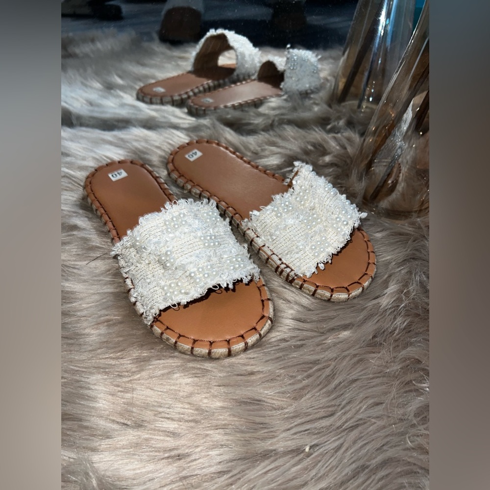 Pearl single strap sandals. Size 8